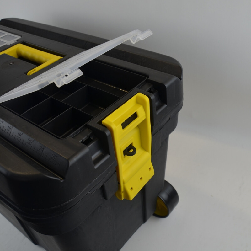 Caja de herramientas con ruedas y manija NEGRO