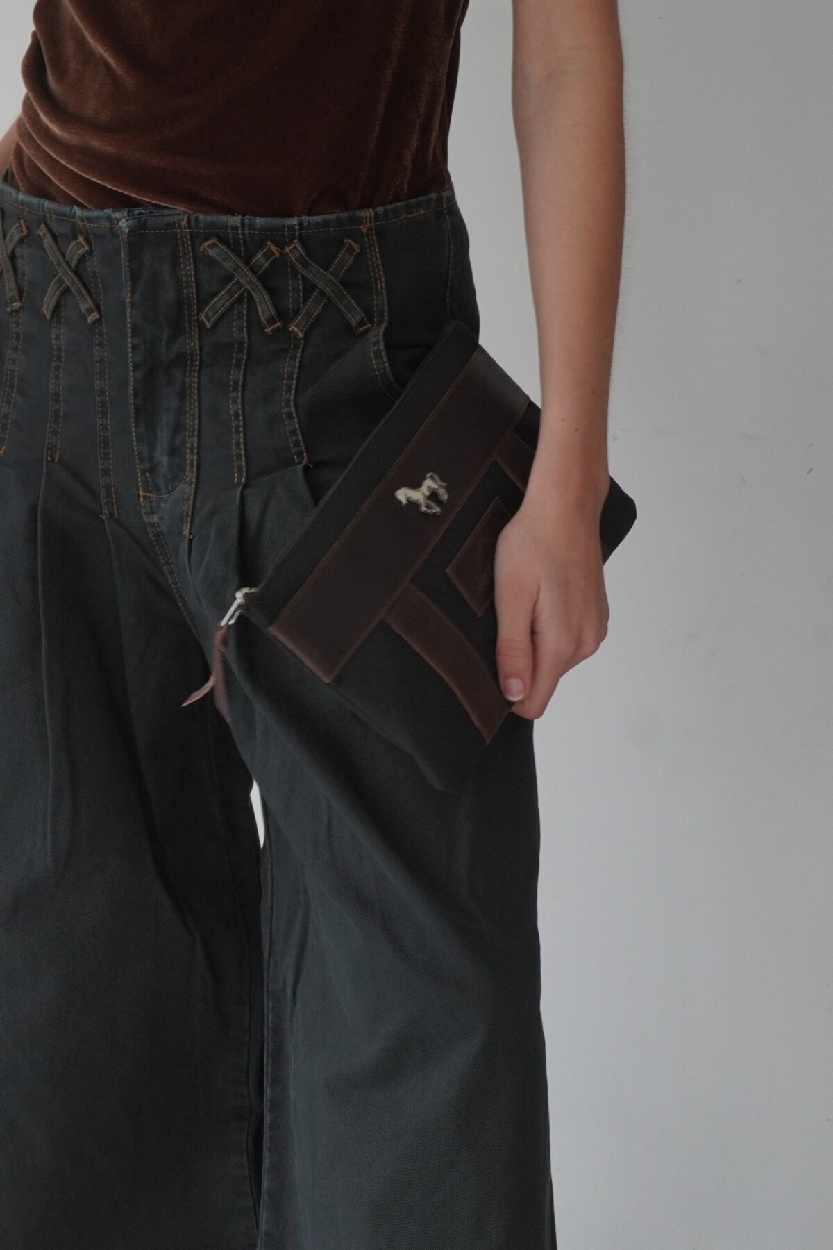 Sobre Cartuchera Mustang Chocolate / Negro