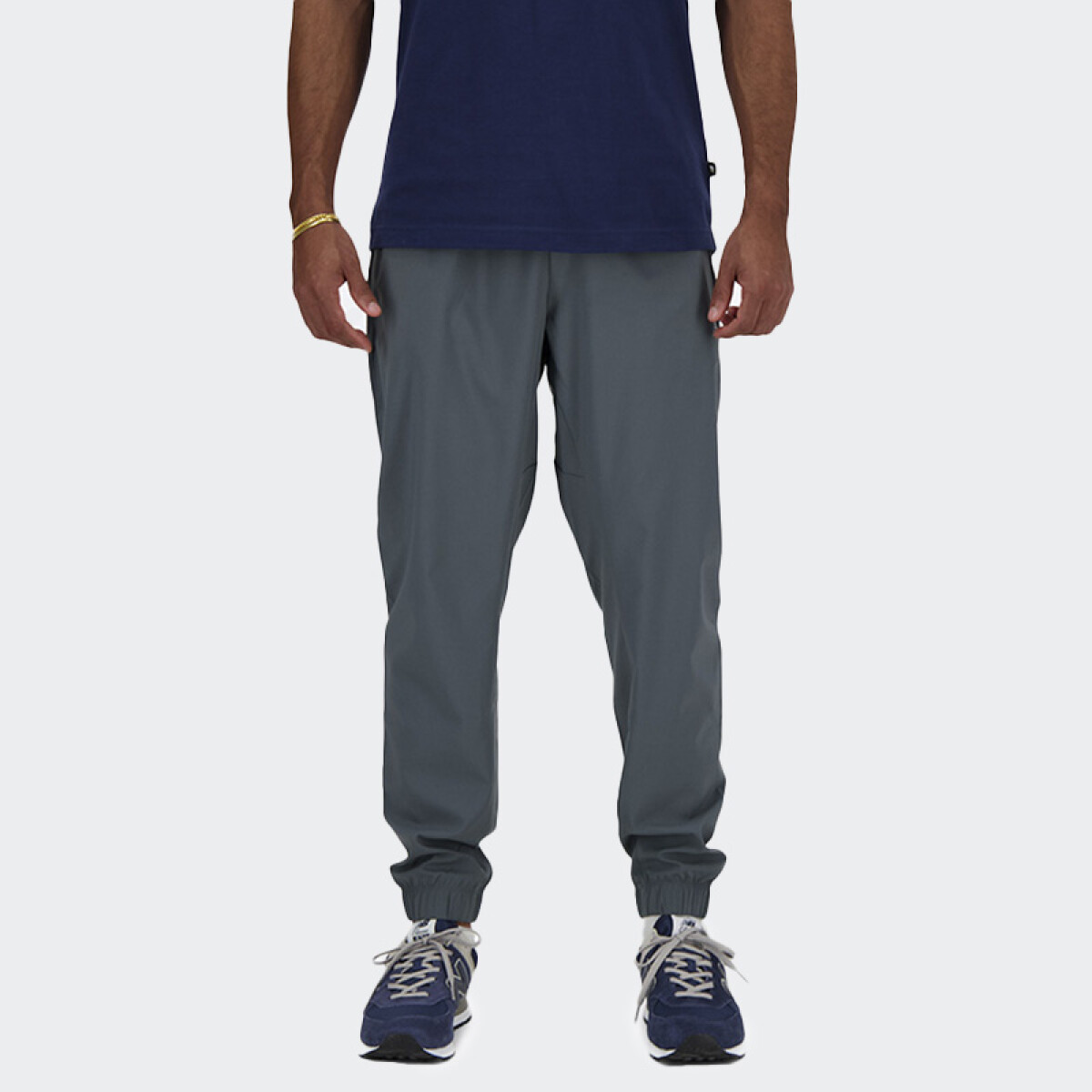 Pantalón New Balance Sport Essentials Woven Jogger - Gris 