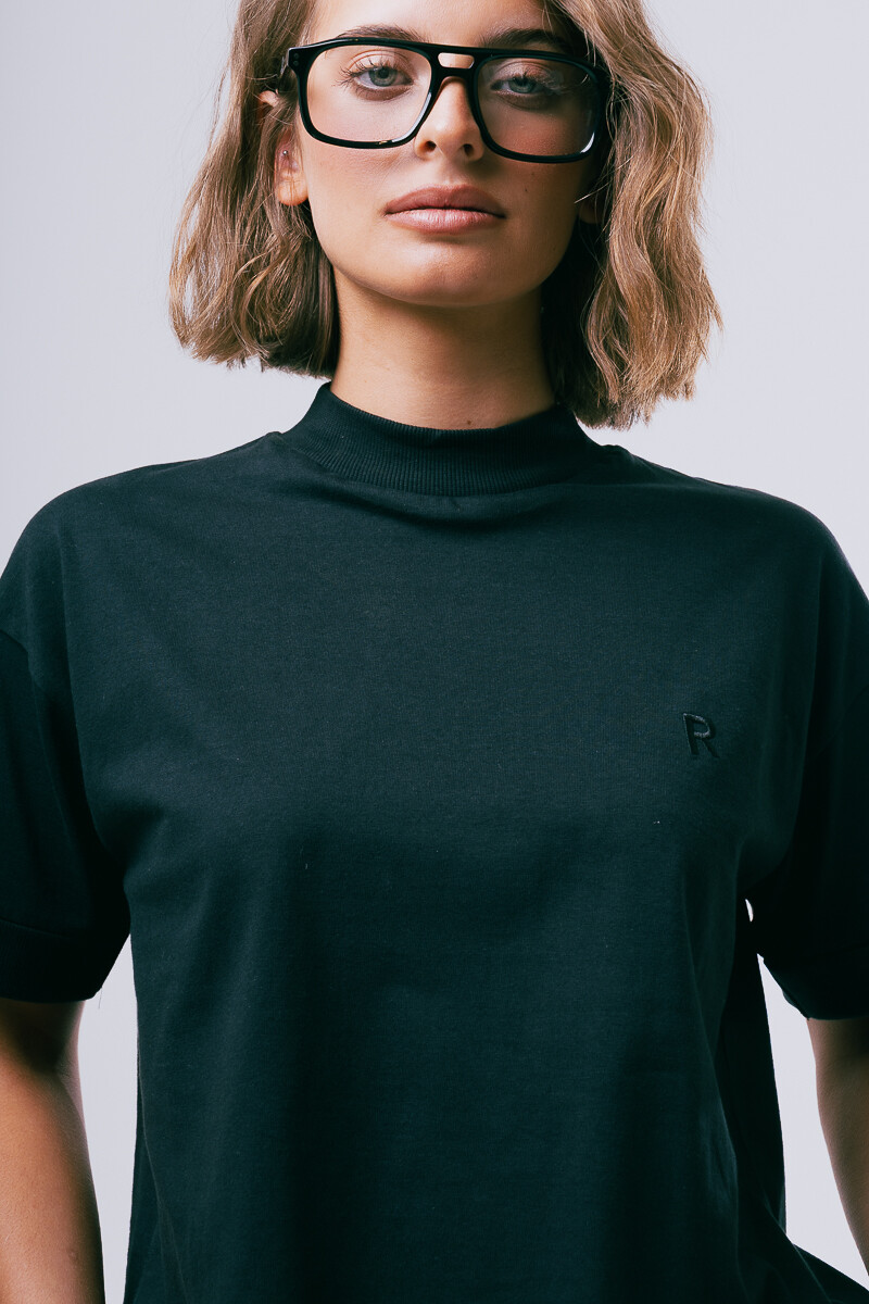 Pouli Black