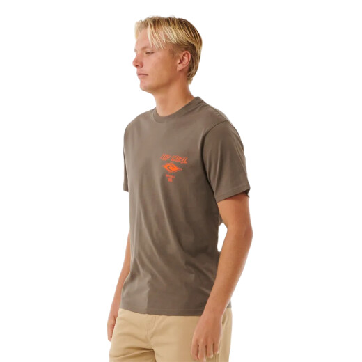 Remera Rip Curl Fade Out Icon Tee - Marrón Remera Rip Curl Fade Out Icon Tee - Marrón