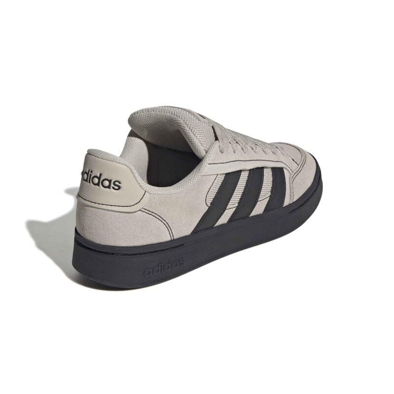 CHAMPIONES ADIDAS GC SK8 HOMBRE HQ7370 Beige-negro