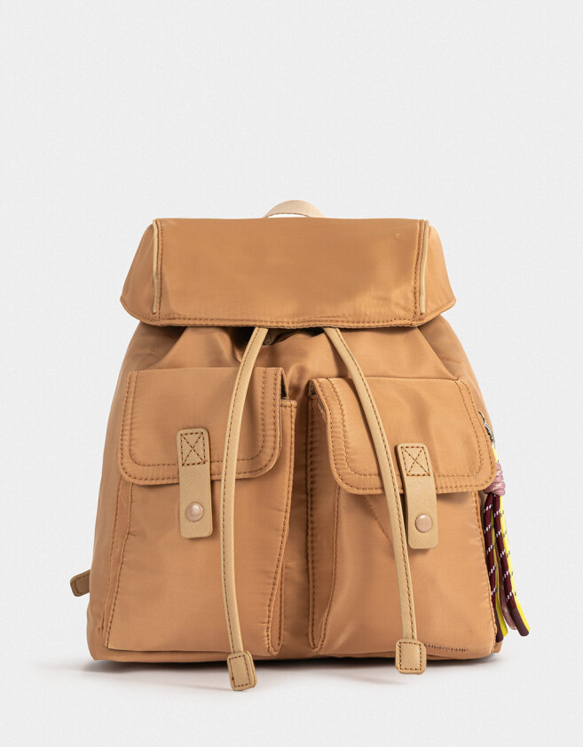 Mochilas Urbanas Mochila Deportiva Con Solapa - Marron Beige