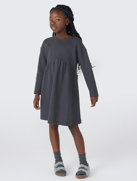VESTIDO MANGA LARGA CON RECORTES GRIS