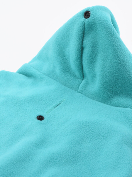CAPA POLAR CON CAPUCHA CELESTE