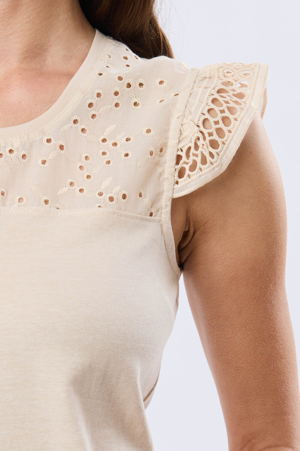 REMERA DE ALGODÓN CON BRODERIE Beige