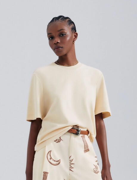 CAMISETA BÁSICA MANGA CORTA AMARILLO