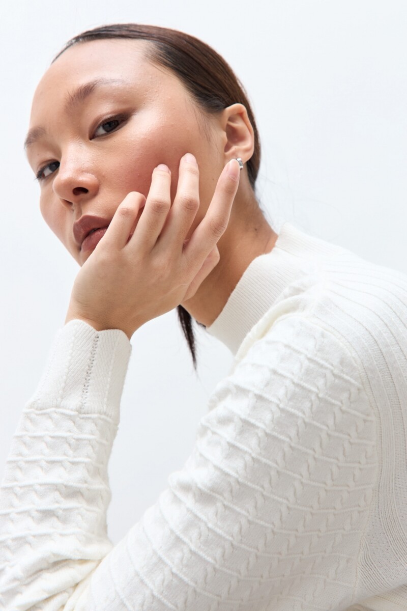 Media polera con estructuras crudo