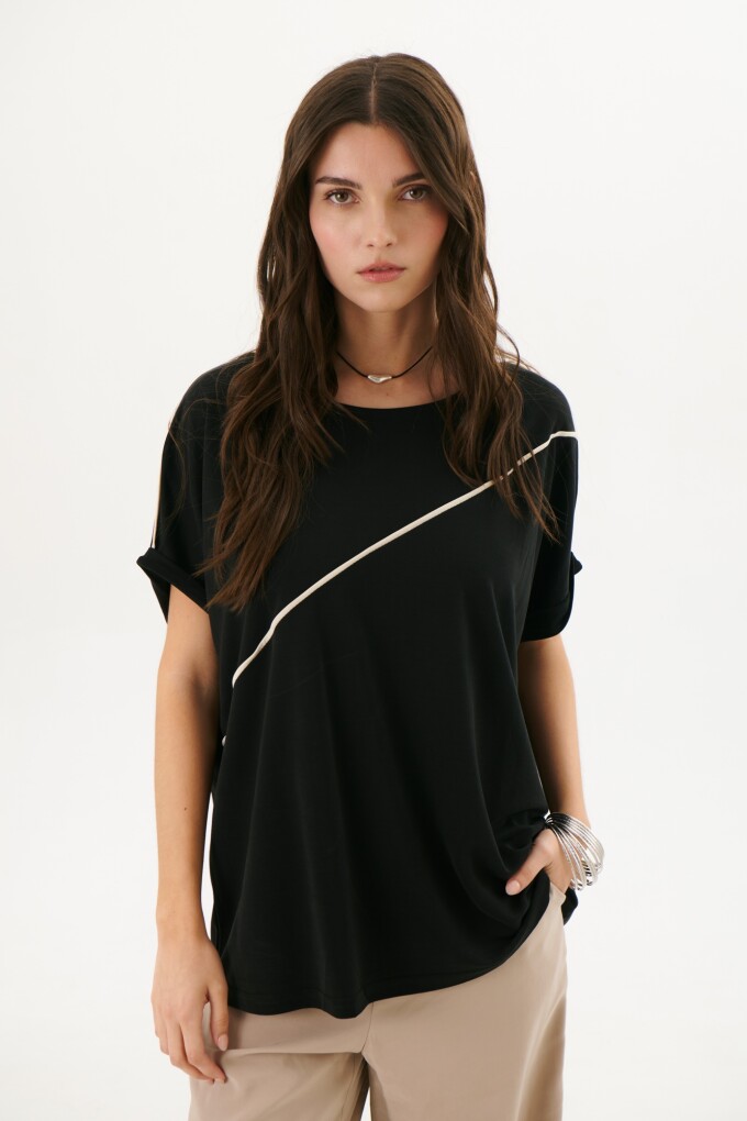REMERA DIAGONAL NEGRO
