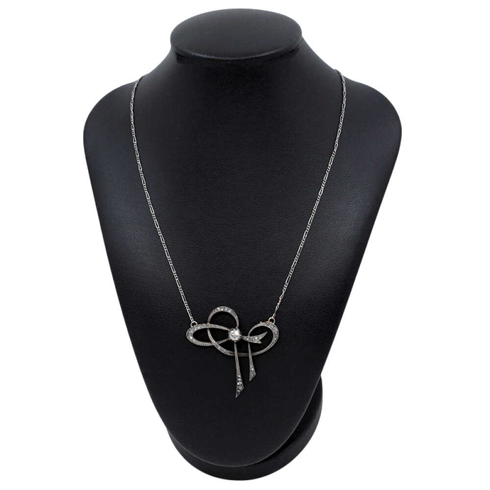 Pendantif De Oro 18 K Con Brillante Y Diamantes Pendantif De Oro 18 K Con Brillante Y Diamantes