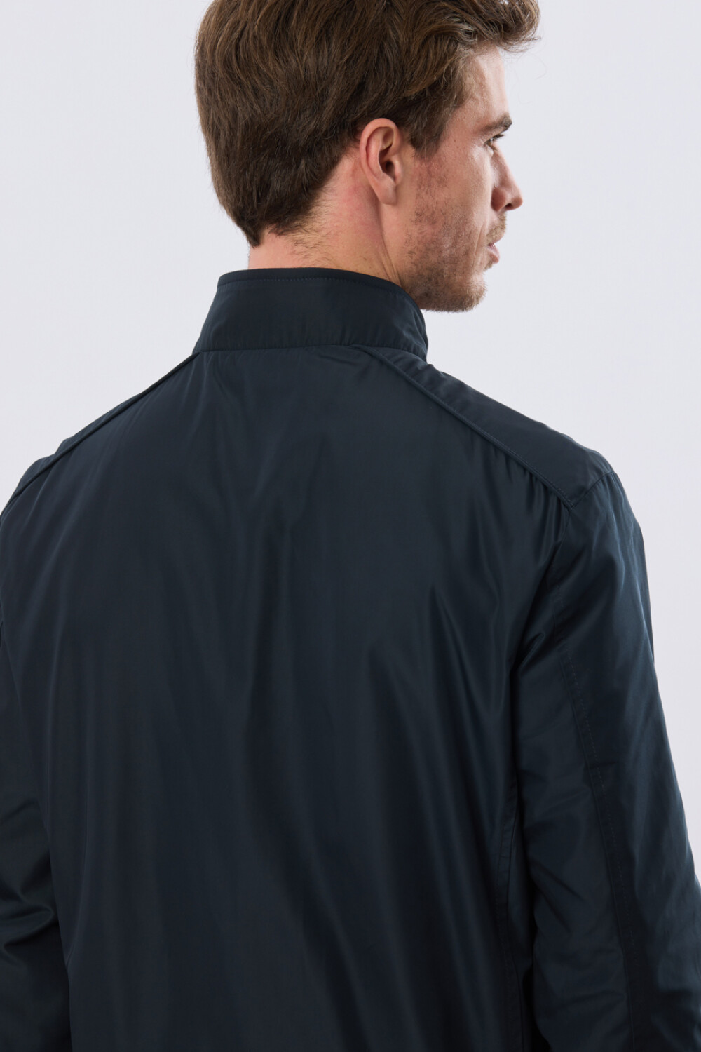 CAMPERA LIVIANA DE NYLON Azul