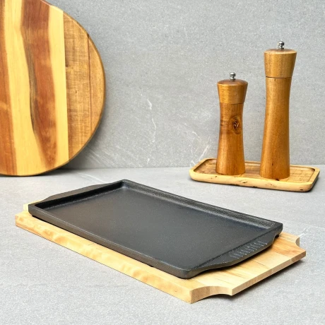 Plancha Hierro Fundido Con Base Madera Largo 32cm x Ancho 18cm x Alto 2cm Plancha Hierro Fundido Con Base Madera Largo 32cm x Ancho 18cm x Alto 2cm