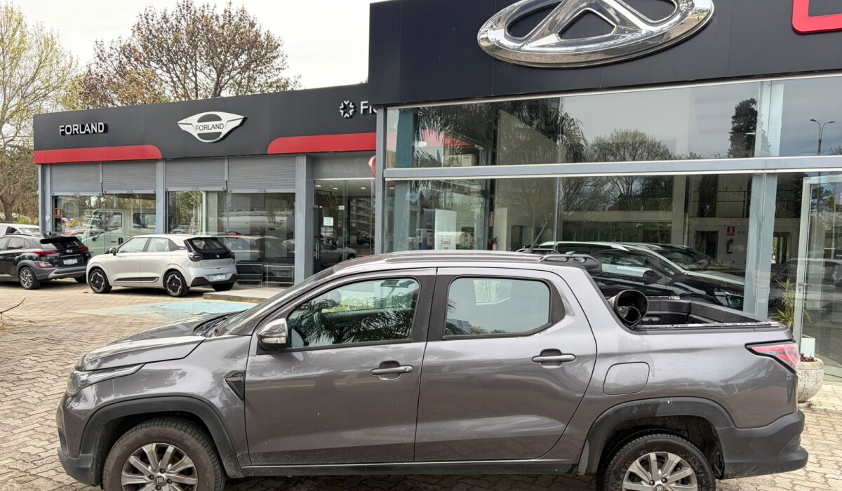 Fiat Strada Freedom DC 1.4 - 2021 Fiat Strada Freedom DC 1.4 - 2021