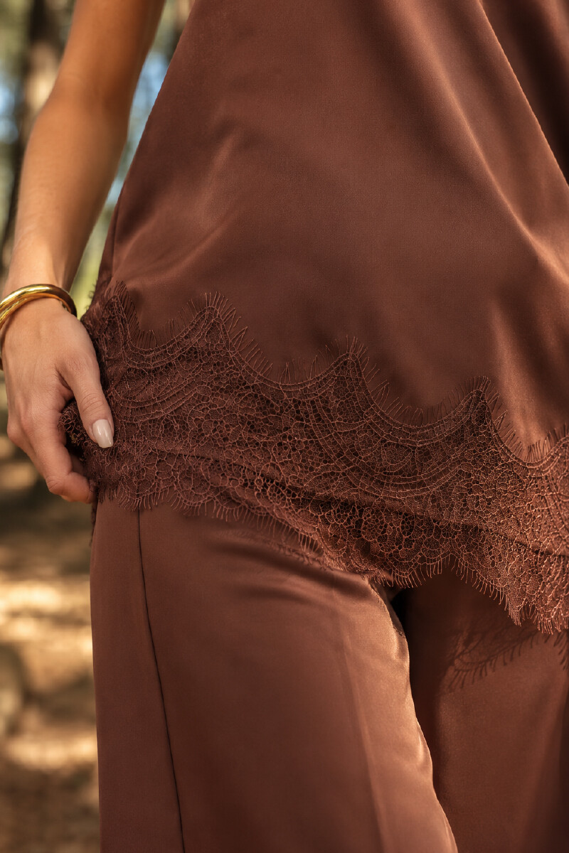 BLUSA C671/26 STRAPLES CON ENCAJE EN RUEDO Marron