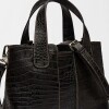 Cartera de Mano The Braided En Cuero Grabado Croco Negro