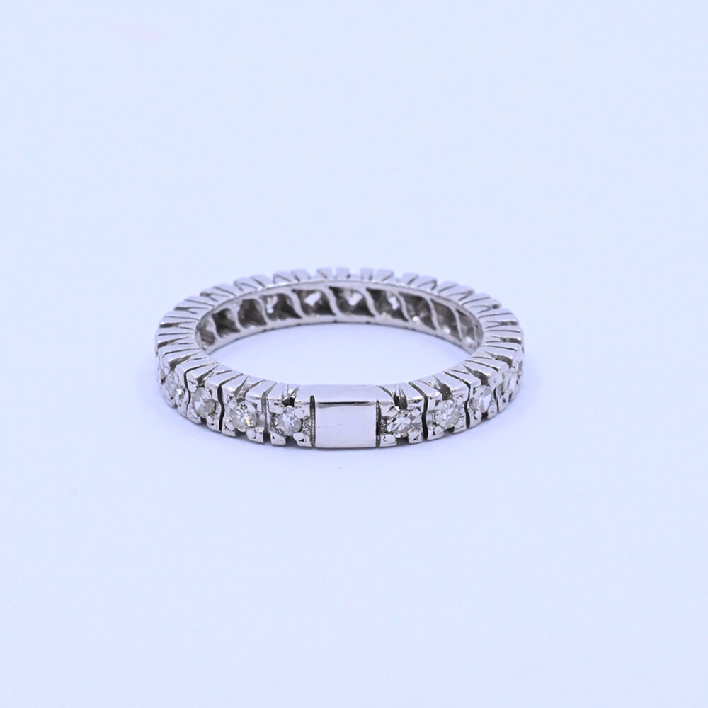 Anillo sin fin oro 18k blanco con brillantes engarce 4 puntas. Anillo sin fin oro 18k blanco con brillantes engarce 4 puntas.