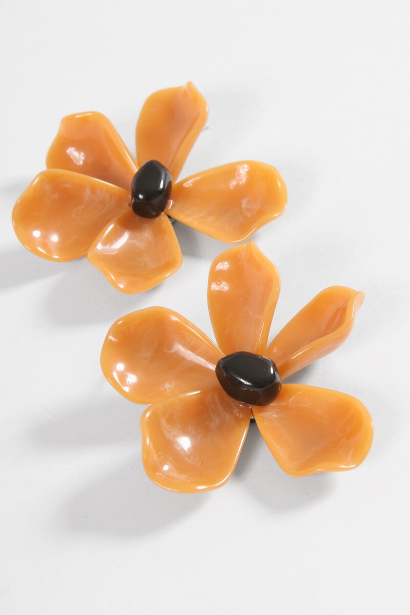 Caravanas flor acrilico camel