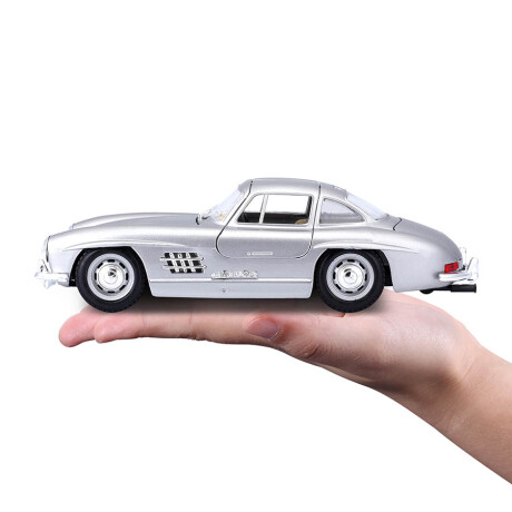 Auto De Colección Bburago Mercedes Benz Universo Binario 001