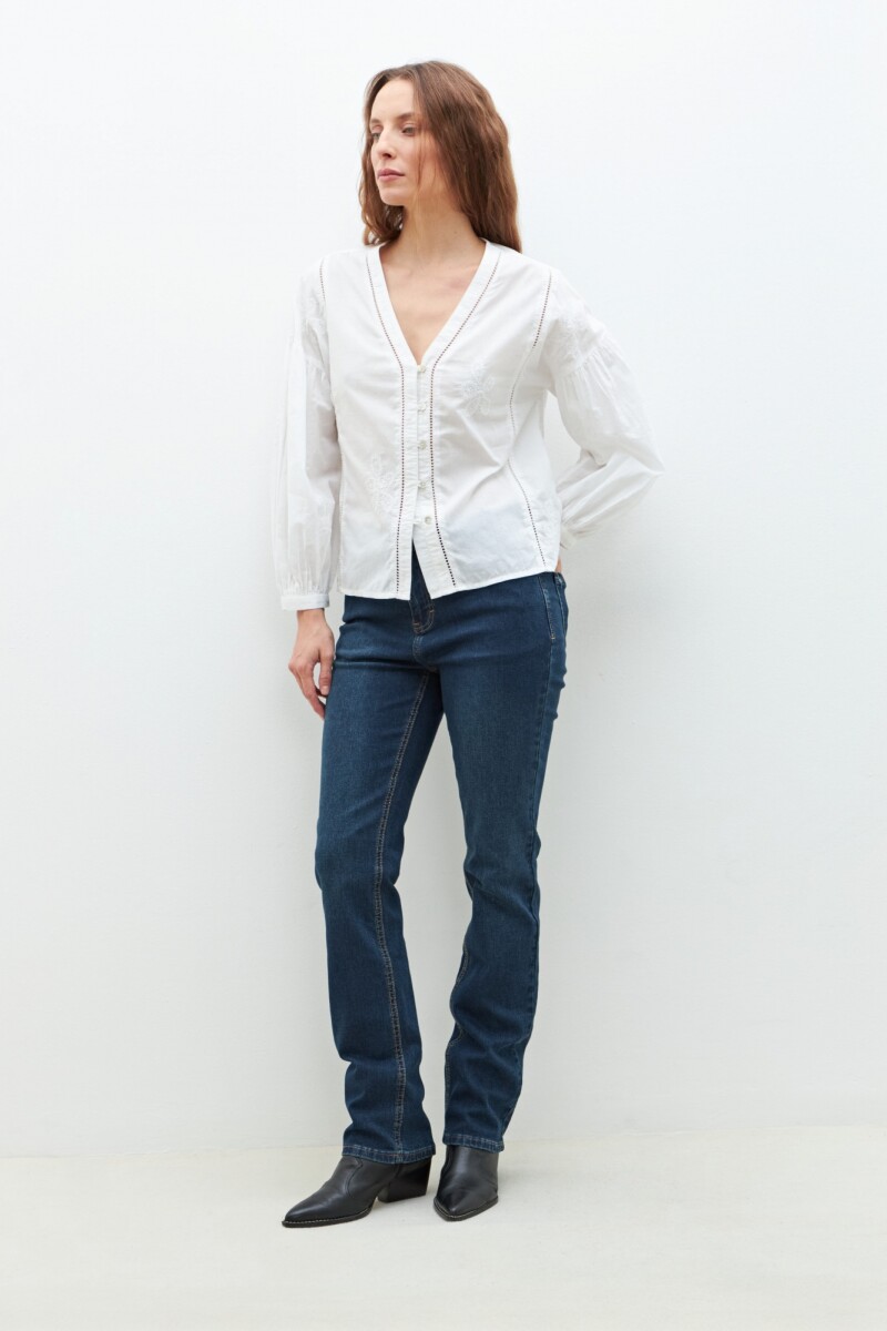 Blusa romántica con bordados blanco