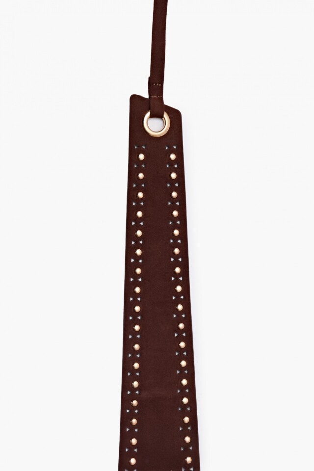 Faja de suede con tachas tostado