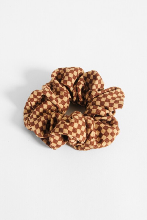 Scrunchie cuadros camel