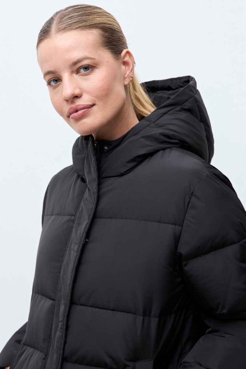 Campera capitoneada cierre lateral negro