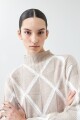 Polera con rombos en contraste beige melange