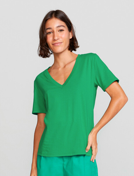 CAMISETA FEMENINA BÁSICA ESCOTE V MODELO SLIM VERDE