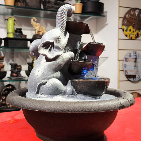Fuente De Agua Elefante Gris Fuente De Agua Elefante Gris