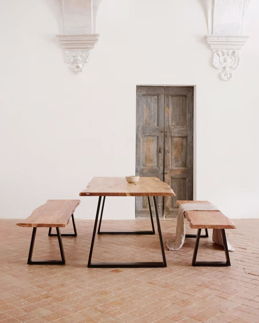 Mesa Alaia 220 x 100 cm madera maciza de acacia patas de acero acabado negro