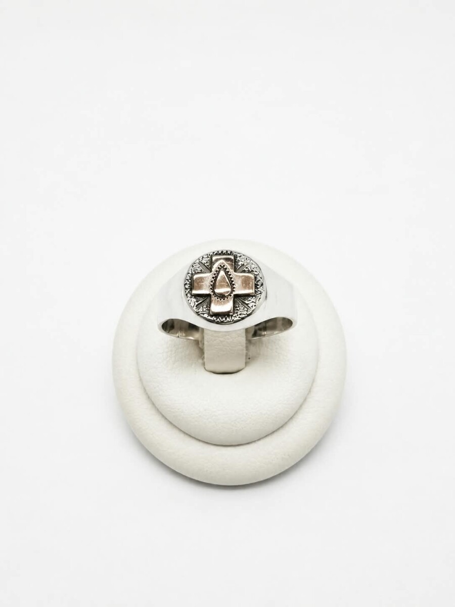 Anillo sello de profesión auxiliar de servicio. 