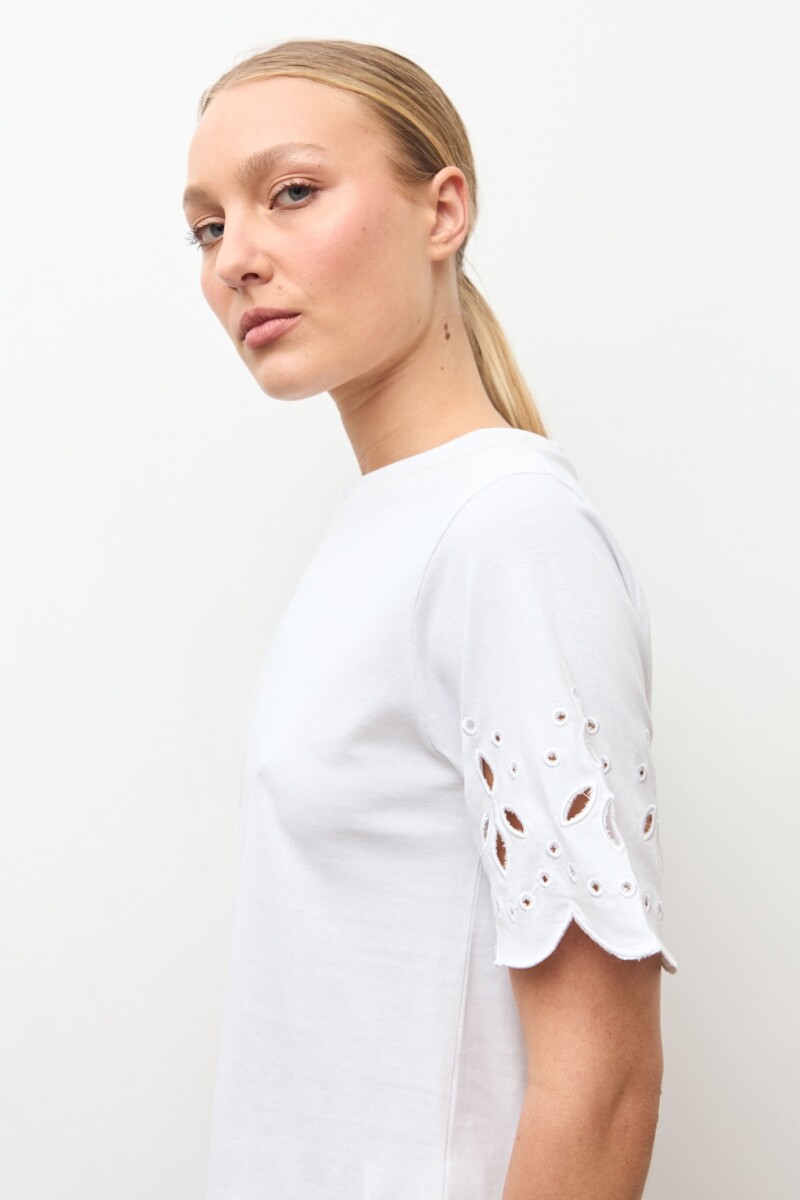 Remera calado en mangas blanco