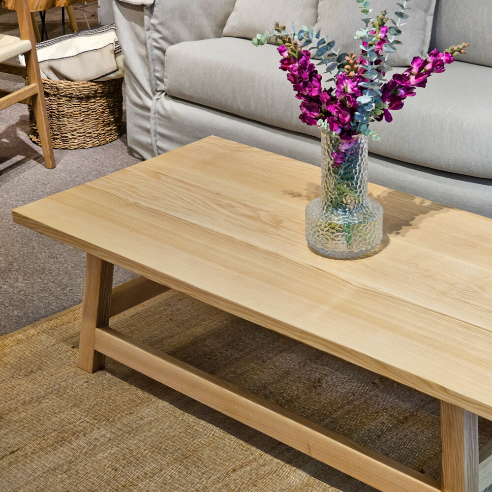 Mesa de Living Mari 140 x 70 cm en fresno (Por pedido) Mesa de Living Mari 140 x 70 cm en fresno (Por pedido)