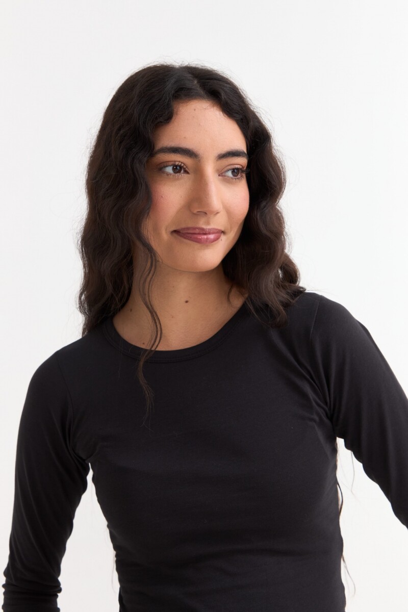 Remera m/l cuello a la base NEGRO