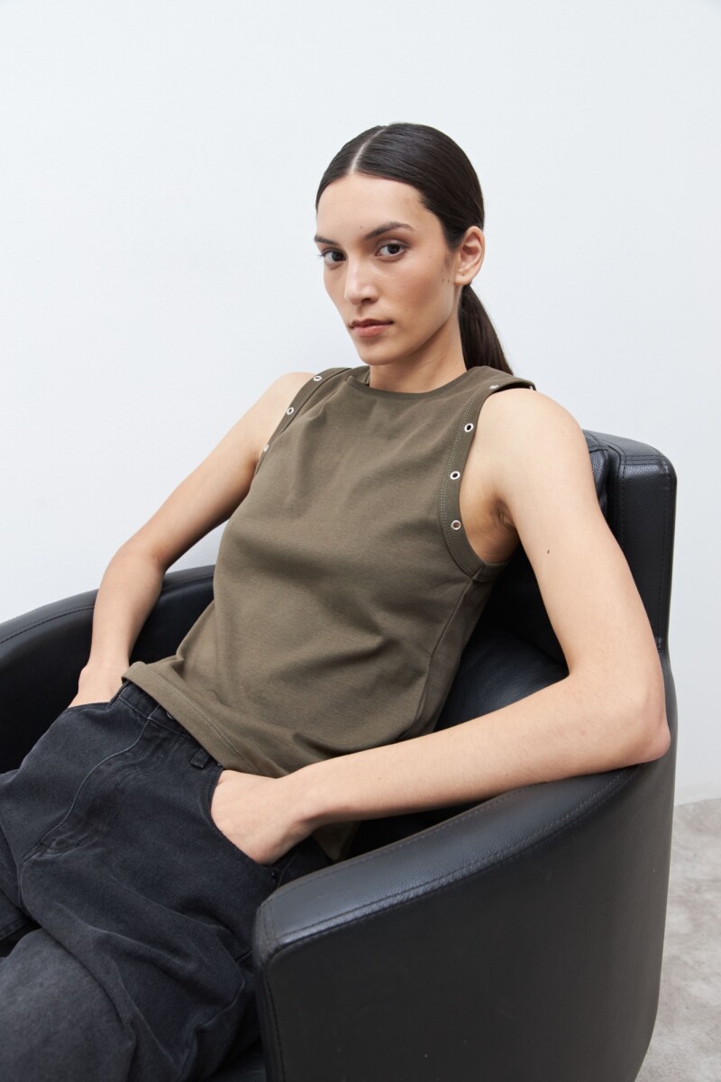Top con ojalillos metálicos - verde oliva 