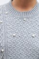 Sweater con estructuras y perlas gris melange