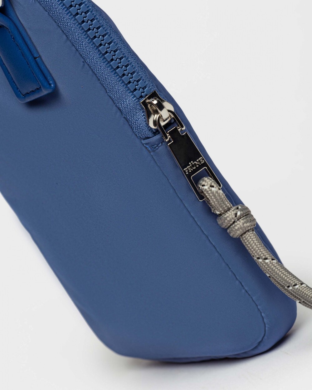 Porta celular Azami en nylon Azul