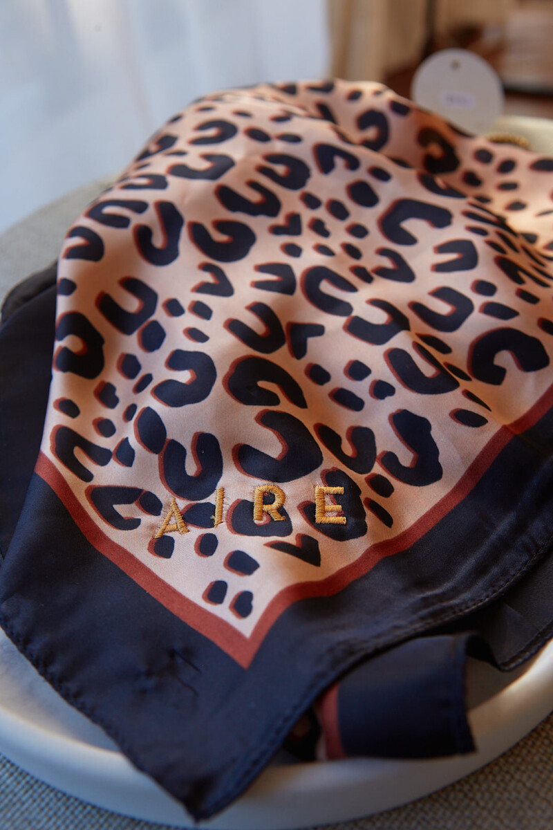 PAÑUELO - ANIMAL PRINT CLARO 