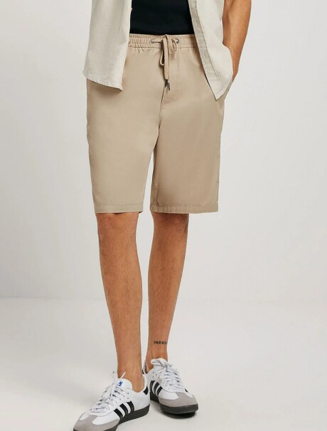 BERMUDA BÁSICA CON CORDÓN BEIGE