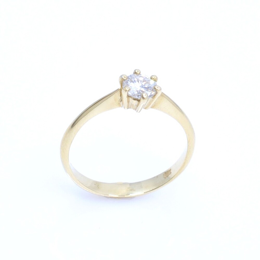 Anillo solitario en oro 18k amarillo y brillante Anillo solitario en oro 18k amarillo y brillante
