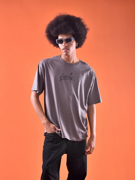 REMERA RETRO GOOFY GRIS OSCURO