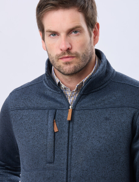 CAMPERA TEXTURADA CON INTERIOR EN POLAR Azul