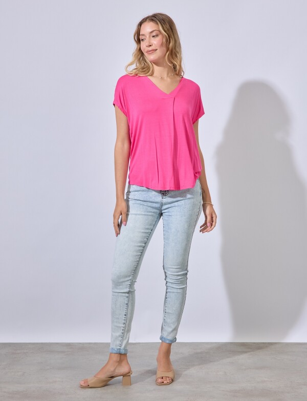 Remera Escote V FUCSIA