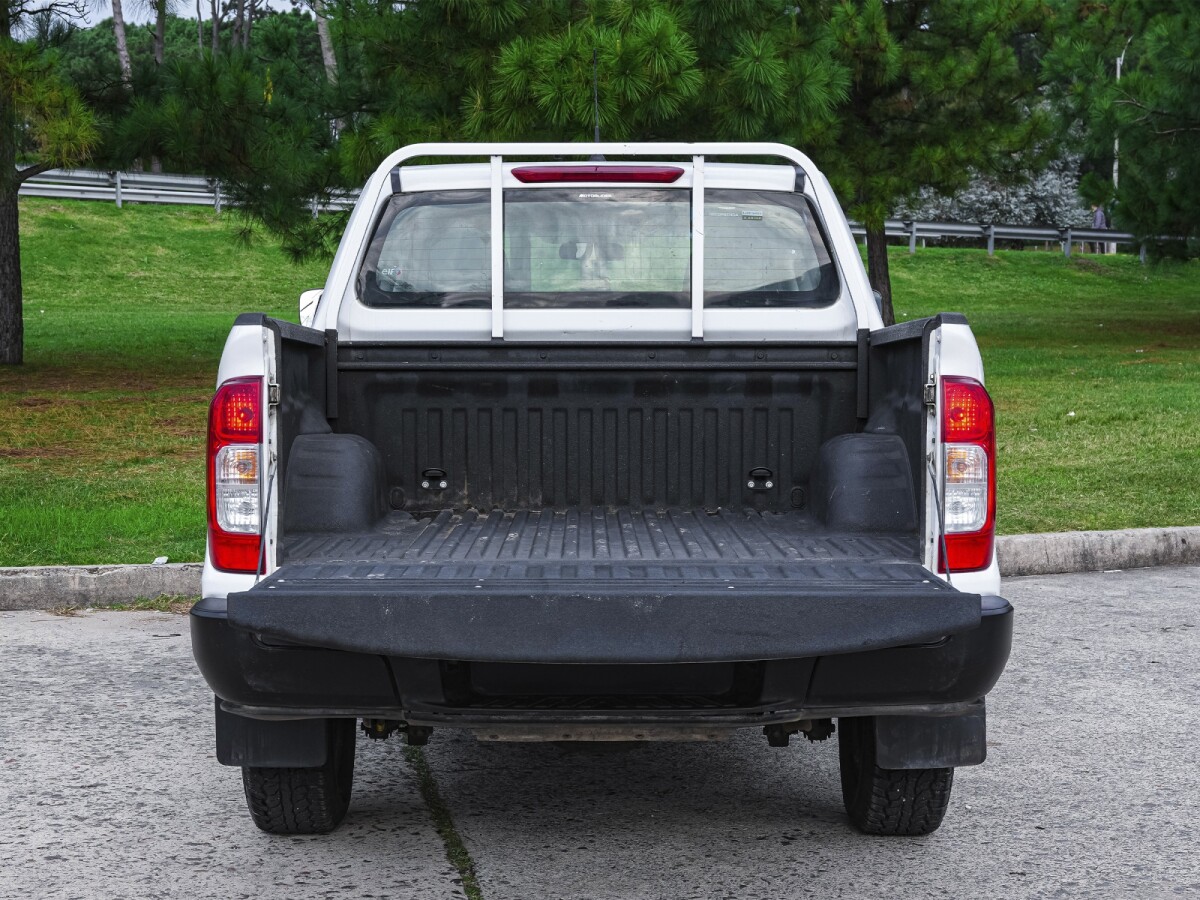 Nissan Frontier NP300 2.5 TDI 4x2| Permuta / Financia Nissan Frontier NP300 2.5 TDI 4x2| Permuta / Financia