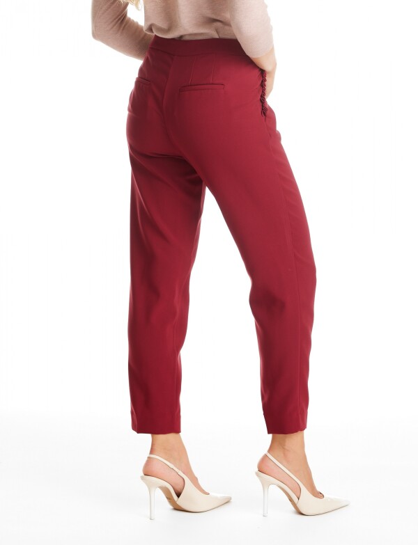 Pantalon Slim & Detalle Plisado BORDEAUX