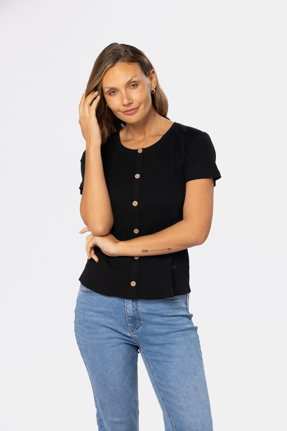 REMERA CON BOTONES Negro