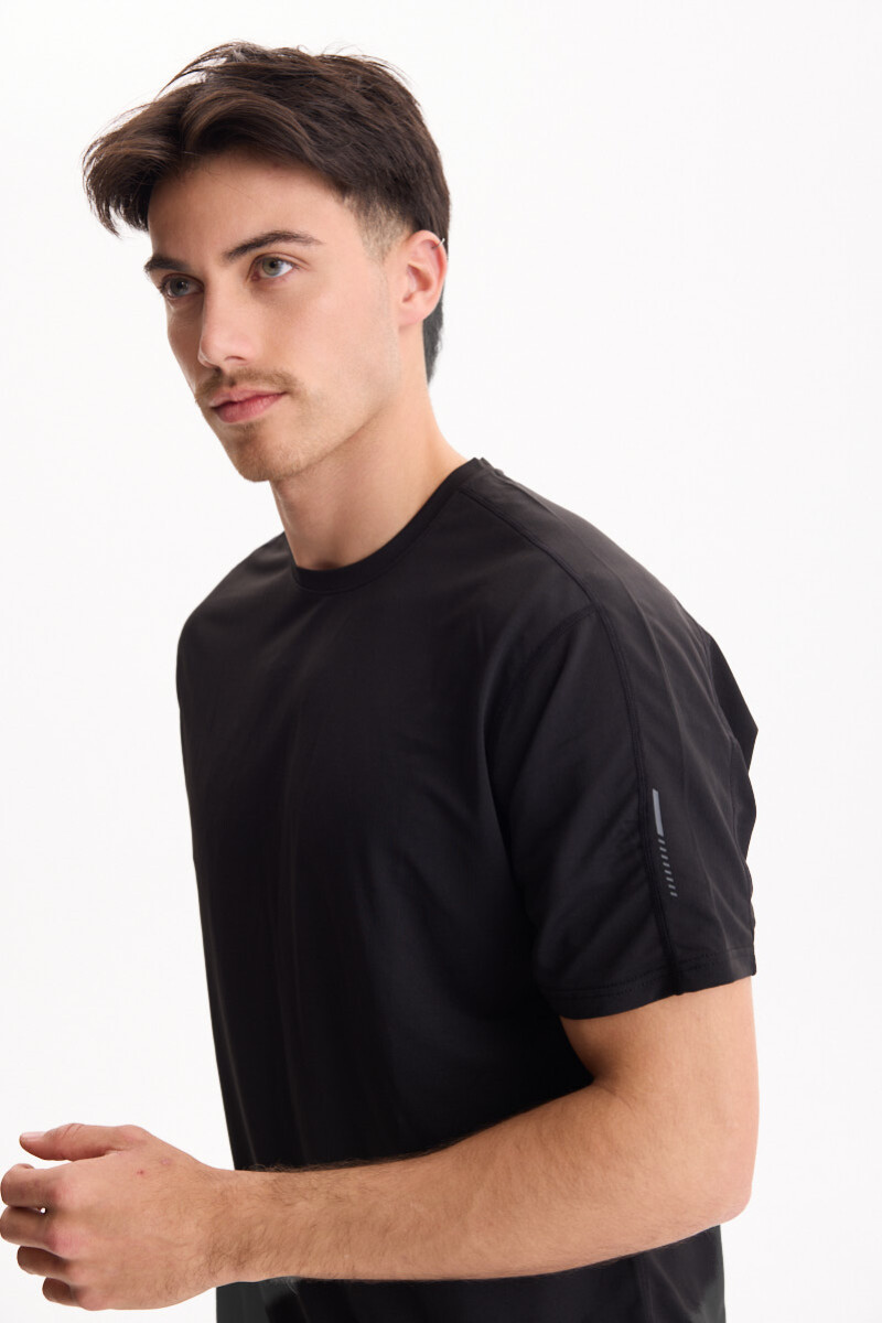 Remera DryFit Force Negro