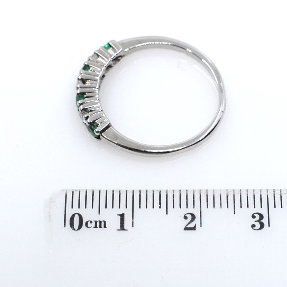 Anillo en oro 18k blanco esmeraldas y brillantes Anillo en oro 18k blanco esmeraldas y brillantes