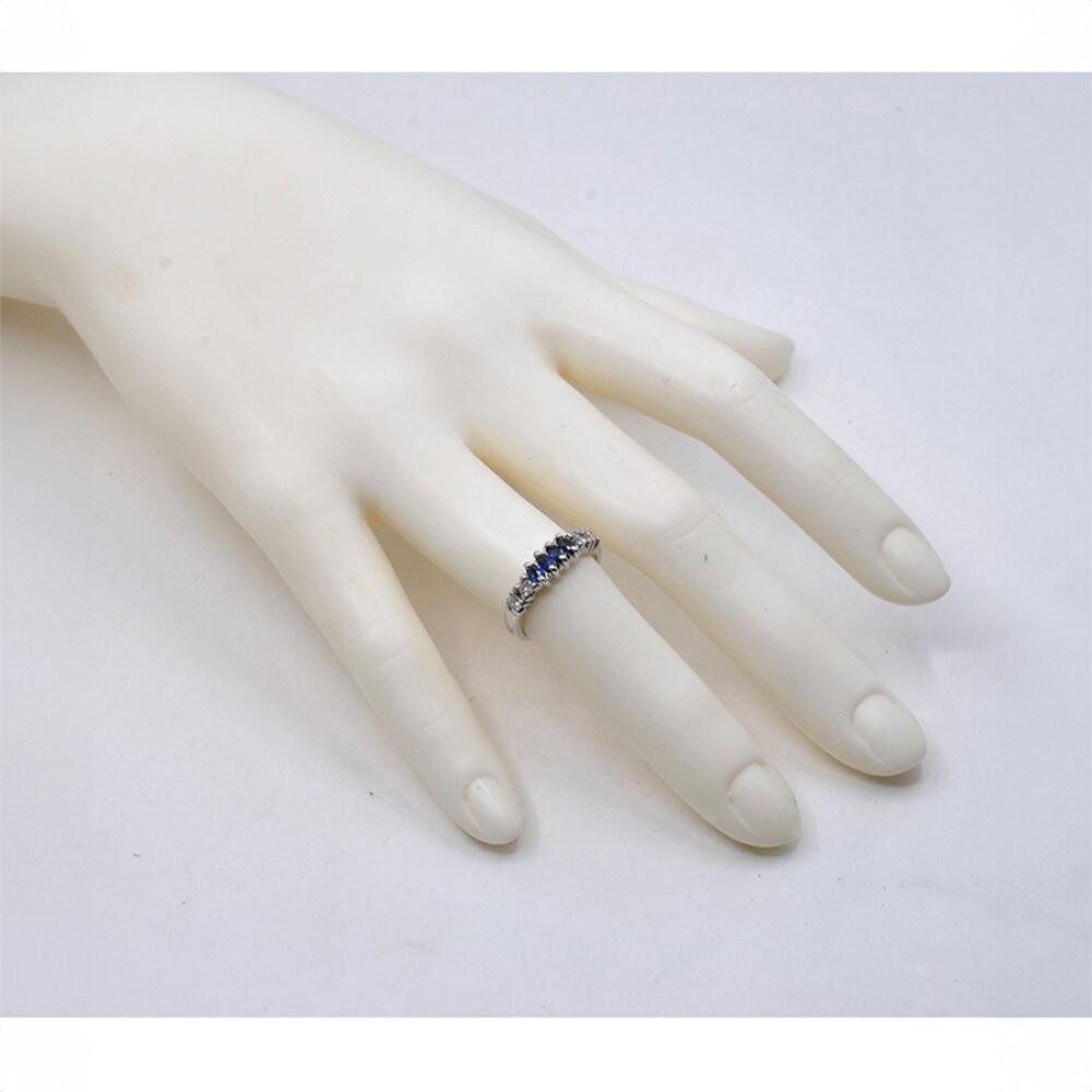Anillo En Oro 18K Blanco Con Zafiros Y Brillantes Anillo En Oro 18K Blanco Con Zafiros Y Brillantes