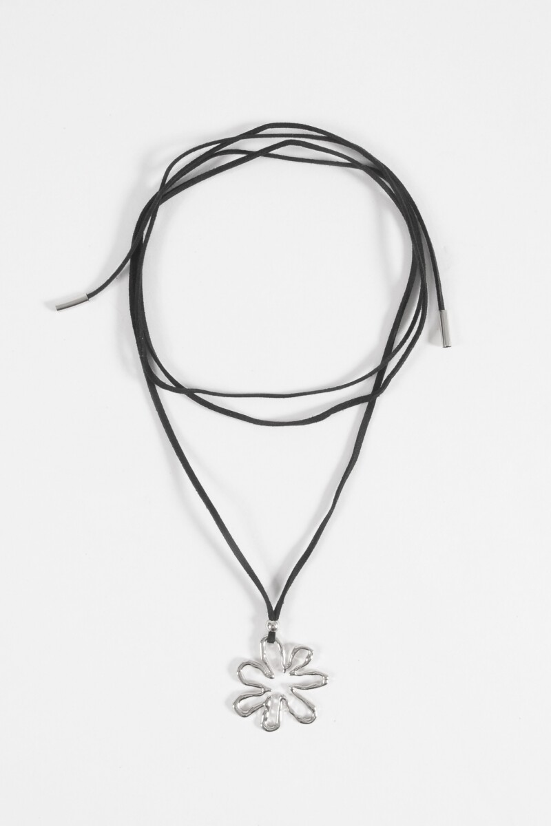 Collar cordón dije flor contorno plateado
